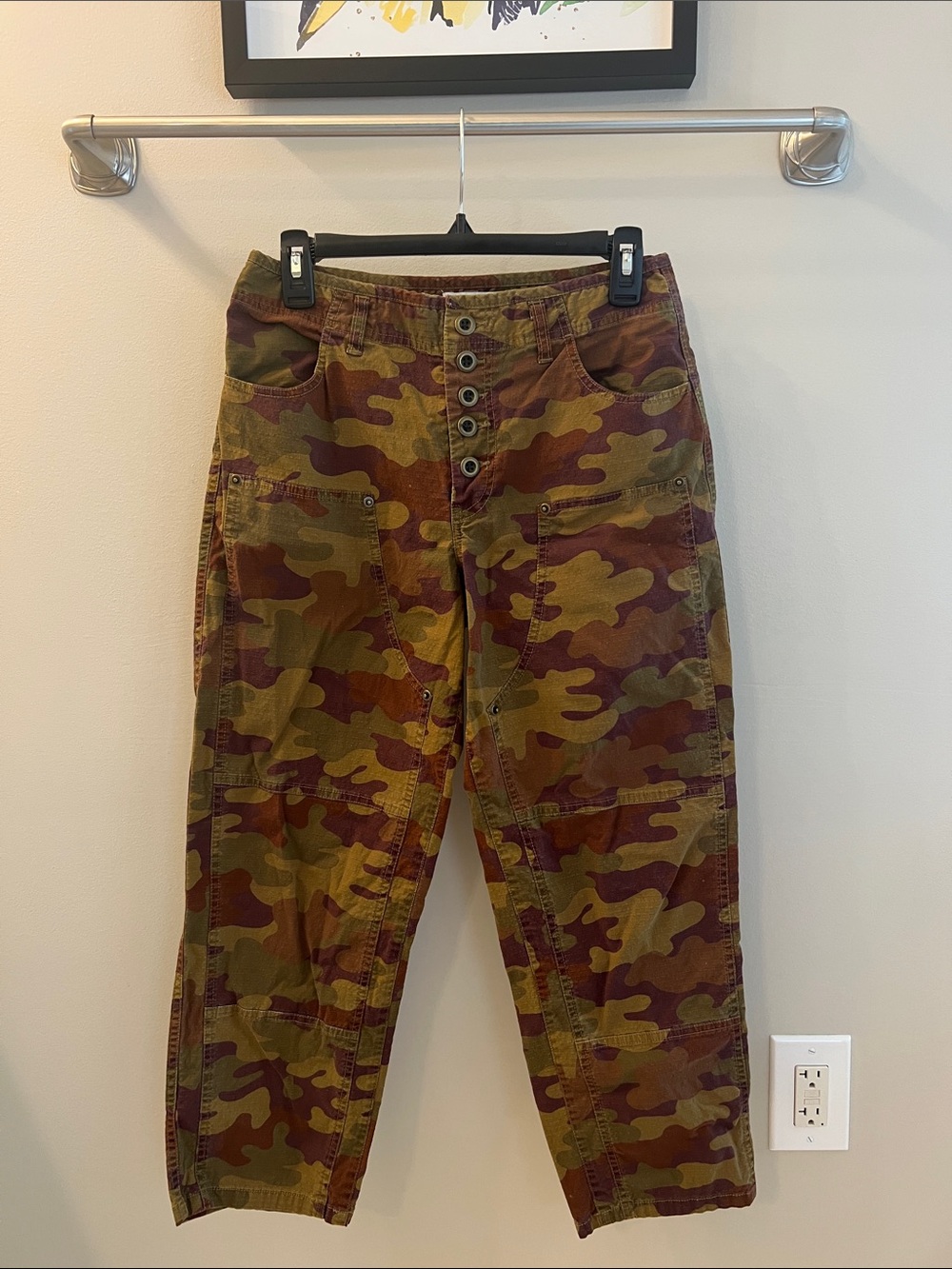 Sundance Women's Straight-Leg Camo Utility Pants - Olive & Brown